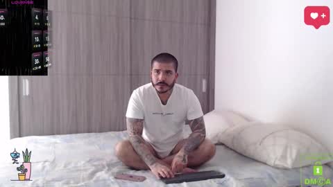 Snapshot of sweetdesires_ chatting on October 7, 4:37 pm online show from October 7, 4:37 pm