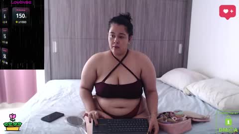 Snapshot of sweetdesires_ chatting on April 8, 2:28 pm online show from April 8, 2:28 pm
