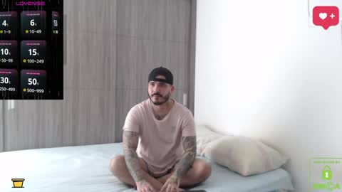 Snapshot of sweetdesires_ chatting on April 10, 1:49 pm online show from April 10, 1:49 pm