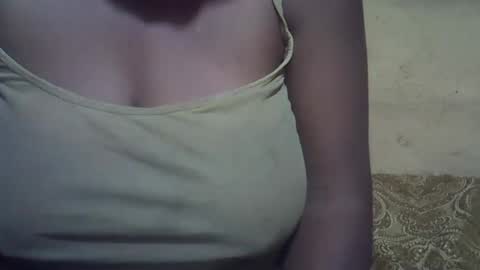Snapshot of sweetdivah2 chatting on June 22, 6:38 pm divinah online show from June 22, 6:38 pm
