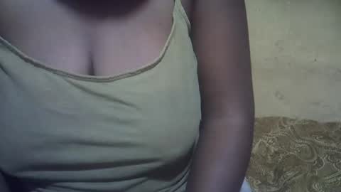 Snapshot of sweetdivah2 chatting on July 17, 12:06 am divinah online show from July 17, 12:06 am