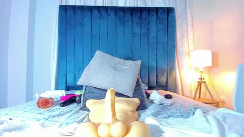 Snapshot of sweetebony_69 chatting on December 30, 5:44 pm Mia online show from December 30, 5:44 pm