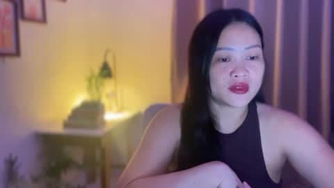Snapshot of sweetestsmile_ chatting on April 10, 11:20 pm Khaye online show from April 10, 11:20 pm