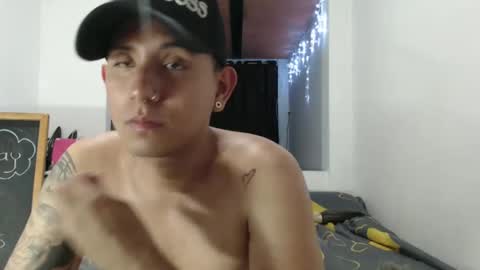 sweetevil19 online show from March 12, 5:46 am