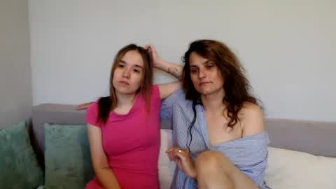 Snapshot of sweetharts69 chatting on June 13, 10:24 am Alina and Mia online show from June 13, 10:24 am