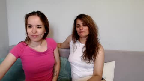 Snapshot of sweetharts69 chatting on June 27, 9:47 am Alina and Mia online show from June 27, 9:47 am