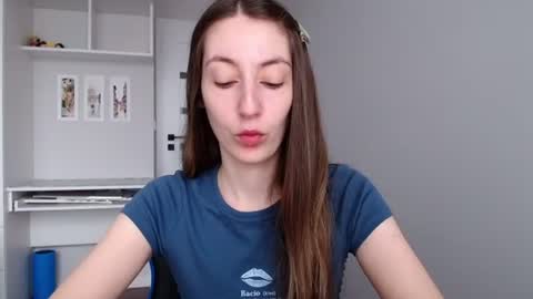 Snapshot of sweetheart_77 chatting on July 23, 9:07 am Emma online show from July 23, 9:07 am