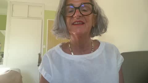 Snapshot of sweethoneymonica chatting on July 7, 6:05 am SweetHoneyMonica online show from July 7, 6:05 am
