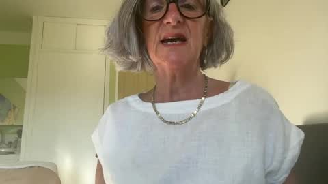 Snapshot of sweethoneymonica chatting on July 7, 6:47 am SweetHoneyMonica online show from July 7, 6:47 am