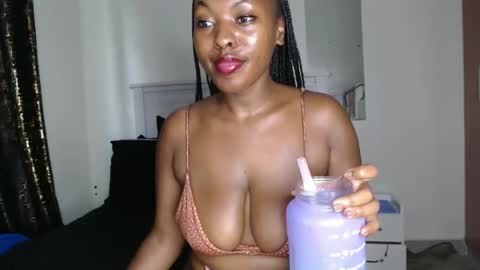 Snapshot of sweetice_01 chatting on April 16, 4:35 am euny online show from April 16, 4:35 am