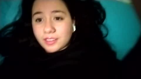 Snapshot of sweetie__annie chatting on January 15, 4:47 am Ana Mara i cant Make noise My family is here online show from January 15, 4:47 am