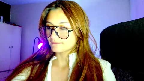 Snapshot of sweetie_ambar chatting on September 22, 9:11 am sweetie_ambar online show from September 22, 9:11 am