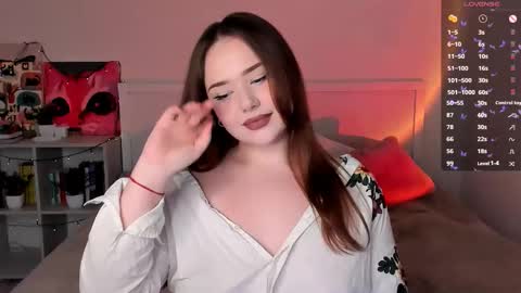 Hannah online show from November 15, 1:18 pm