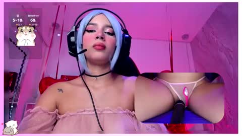 Snapshot of sweetie_cloe chatting on February 13, 9:22 pm sweetie_cloe online show from February 13, 9:22 pm