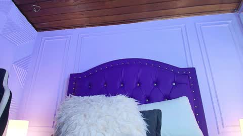 Snapshot of sweetie_foxxxx chatting on February 23, 3:04 am violeta online show from February 23, 3:04 am