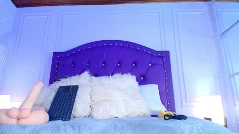 Snapshot of sweetie_foxxxx chatting on March 12, 3:23 am violeta online show from March 12, 3:23 am