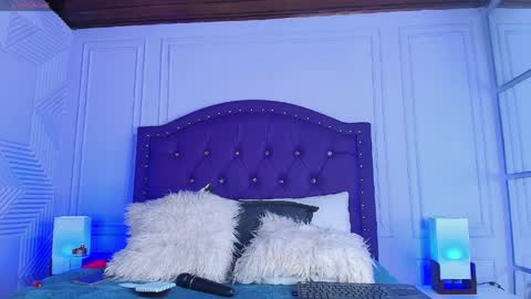 Snapshot of sweetie_foxxxx chatting on April 8, 3:17 am violeta online show from April 8, 3:17 am