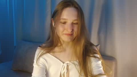 Snapshot of sweetie_lover chatting on December 20, 10:43 pm Annie online show from December 20, 10:43 pm