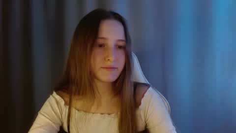 Annie online show from February 18, 9:00 pm