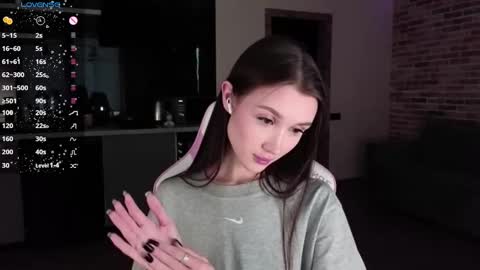 Snapshot of sweetiebones chatting on December 29, 7:06 am bratty gf online show from December 29, 7:06 am