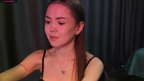 sweetieee_kira online show from May 9, 3:23 am