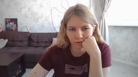 SweetieeFox online show from September 14, 7:18 am