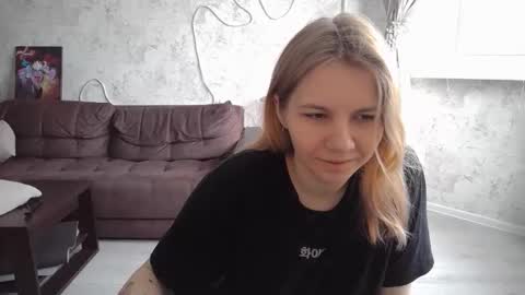 SweetieeFox online show from September 16, 6:14 am