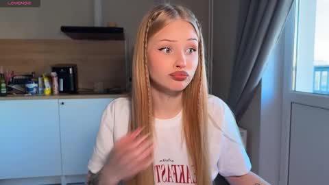 sweetie Lisa3 online show from March 22, 3:37 pm