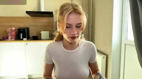 sweetie Lisa3 online show from May 12, 5:26 am