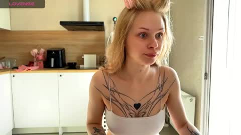 sweetie Lisa3 online show from May 19, 5:58 am