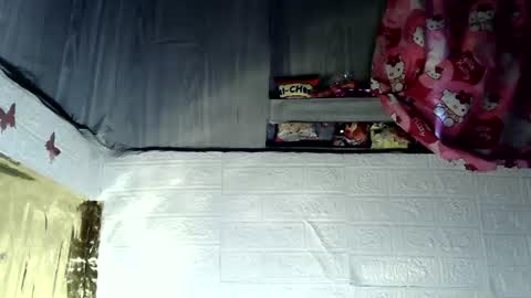 Snapshot of sweetiepiexxxx chatting on June 19, 3:44 am jess online show from June 19, 3:44 am
