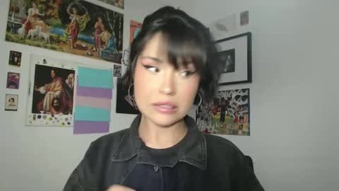 Snapshot of sweetjess01 chatting on December 11, 1:37 am SweetJess online show from December 11, 1:37 am