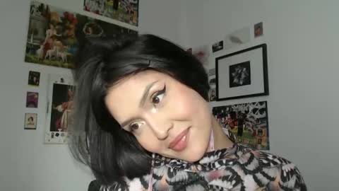 Snapshot of sweetjess01 chatting on December 18, 2:10 am SweetJess online show from December 18, 2:10 am