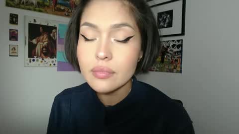 Snapshot of sweetjess01 chatting on December 18, 6:32 am SweetJess online show from December 18, 6:32 am