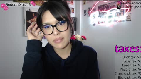 Snapshot of sweetjess01 chatting on December 23, 6:11 am SweetJess online show from December 23, 6:11 am