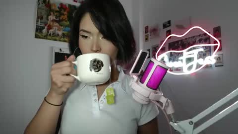 Snapshot of sweetjess01 chatting on February 7, 3:01 am SweetJess online show from February 7, 3:01 am