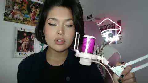 Snapshot of sweetjess01 chatting on February 11, 7:33 am SweetJess online show from February 11, 7:33 am