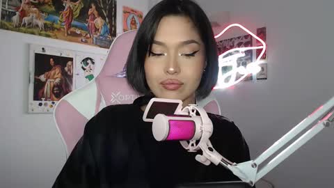 Snapshot of sweetjess01 chatting on February 17, 3:47 am SweetJess online show from February 17, 3:47 am