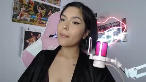 Snapshot of sweetjess01 chatting on February 26, 3:32 am SweetJess online show from February 26, 3:32 am