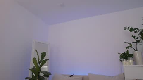 SweetKira1 online show from October 8, 7:50 am