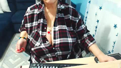 Snapshot of sweetladyrebeka chatting on February 16, 4:21 pm Rebeka online show from February 16, 4:21 pm