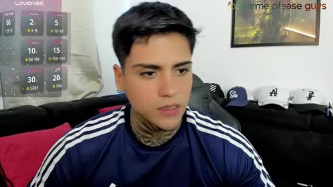 Snapshot of sweetlatinoboy chatting on April 7, 9:15 pm SWEETLATINBOY online show from April 7, 9:15 pm