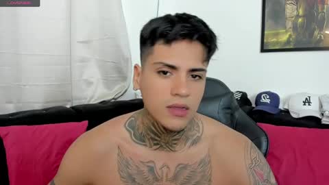 Snapshot of sweetlatinoboy chatting on April 15, 9:37 pm SWEETLATINBOY online show from April 15, 9:37 pm