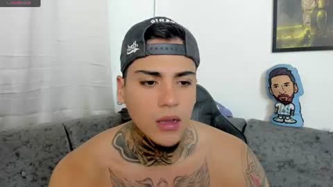 Snapshot of sweetlatinoboy chatting on June 26, 11:42 pm SWEETLATINBOY online show from June 26, 11:42 pm