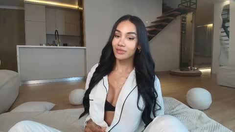 Laura Saenz  Geminis online show from May 11, 4:18 am