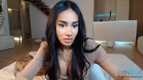 Laura Saenz  Geminis online show from May 16, 3:47 am