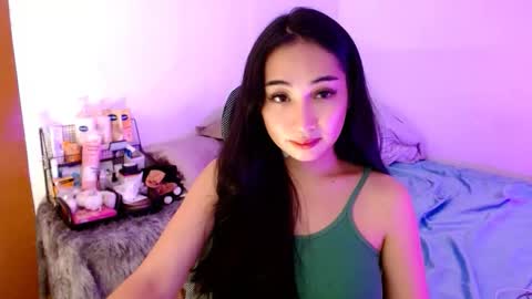 Snapshot of sweetlilly_18 chatting on October 24, 1:46 am Lilly online show from October 24, 1:46 am