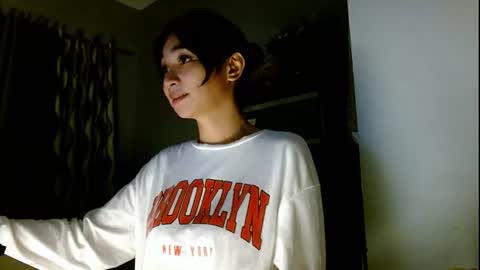 Snapshot of sweetlilly_18 chatting on August 5, 2:42 pm Lilly online show from August 5, 2:42 pm