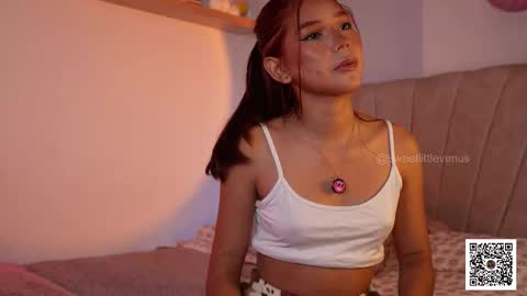 Snapshot of sweetlittlevenus chatting on March 21, 5:49 pm Venus online show from March 21, 5:49 pm