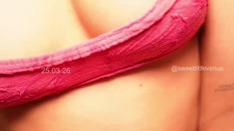 Snapshot of sweetlittlevenus chatting on March 25, 9:32 pm Venus online show from March 25, 9:32 pm